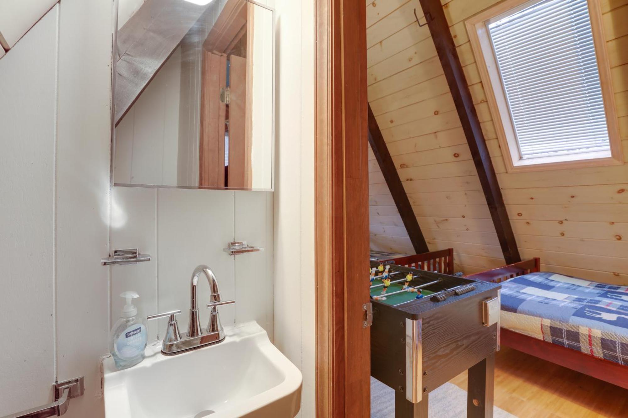 A-Frame Cabin With Hot Tub 1 Mi To Beech Mountain! 외부 사진