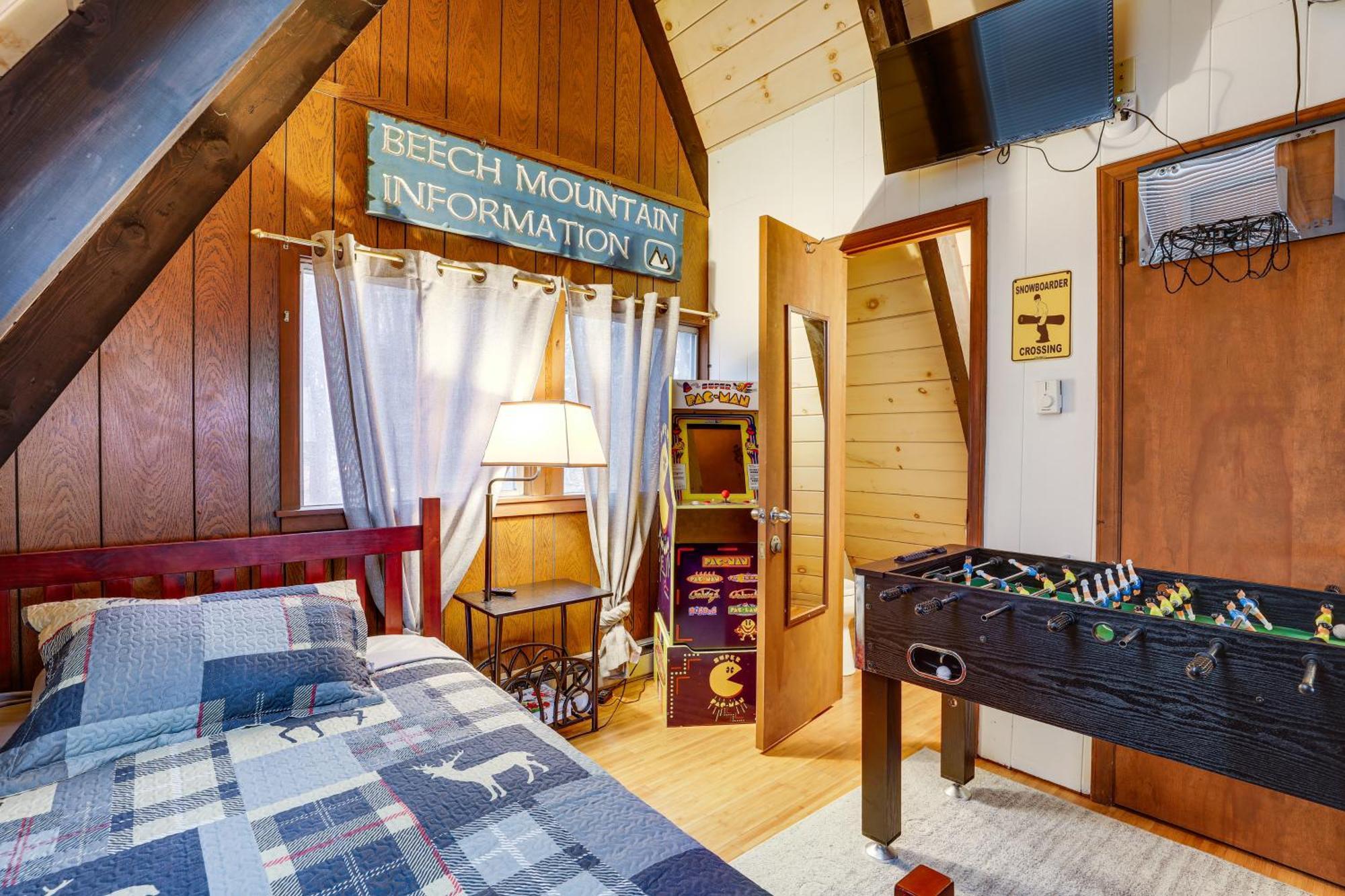 A-Frame Cabin With Hot Tub 1 Mi To Beech Mountain! 외부 사진