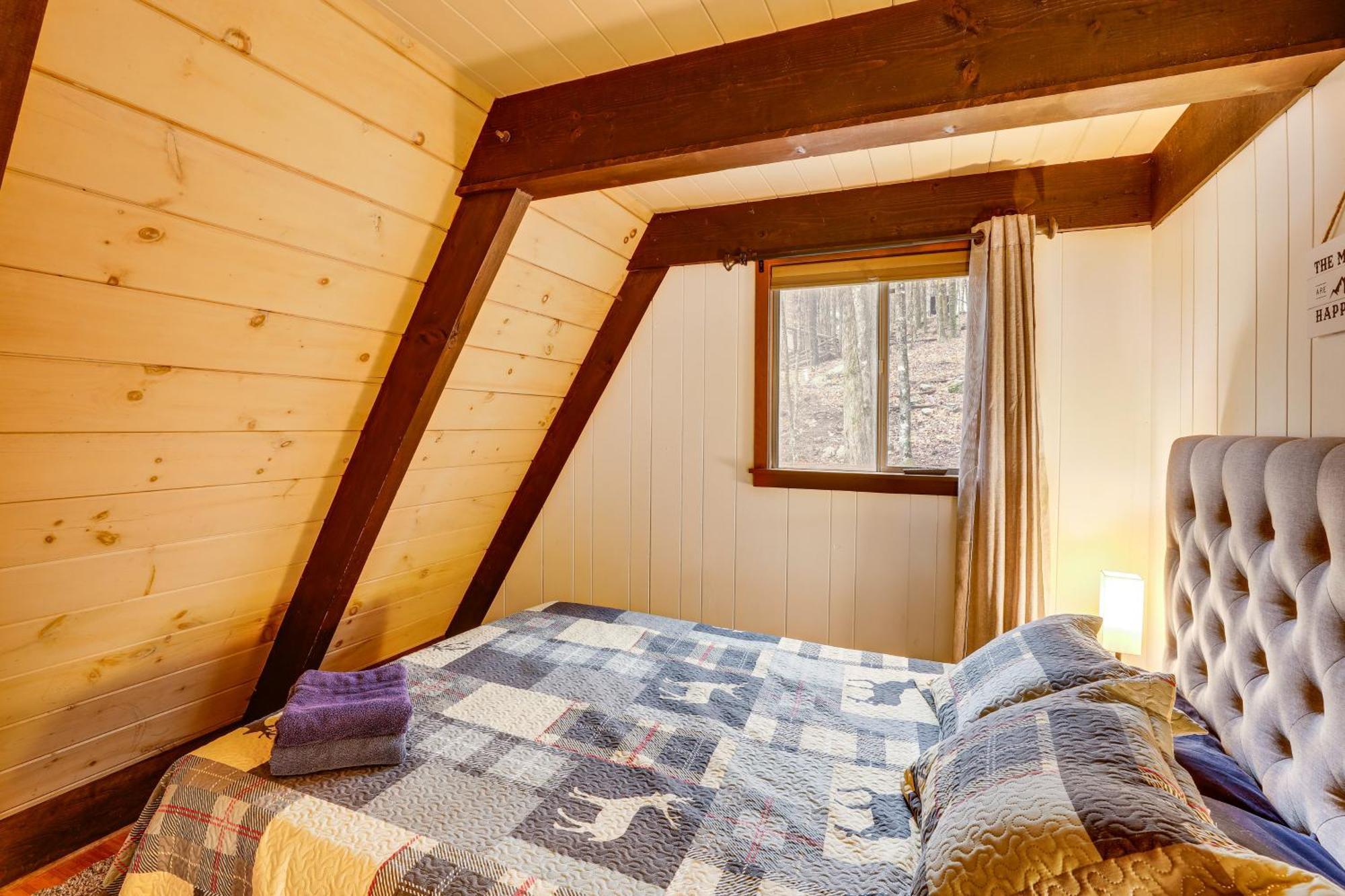 A-Frame Cabin With Hot Tub 1 Mi To Beech Mountain! 외부 사진